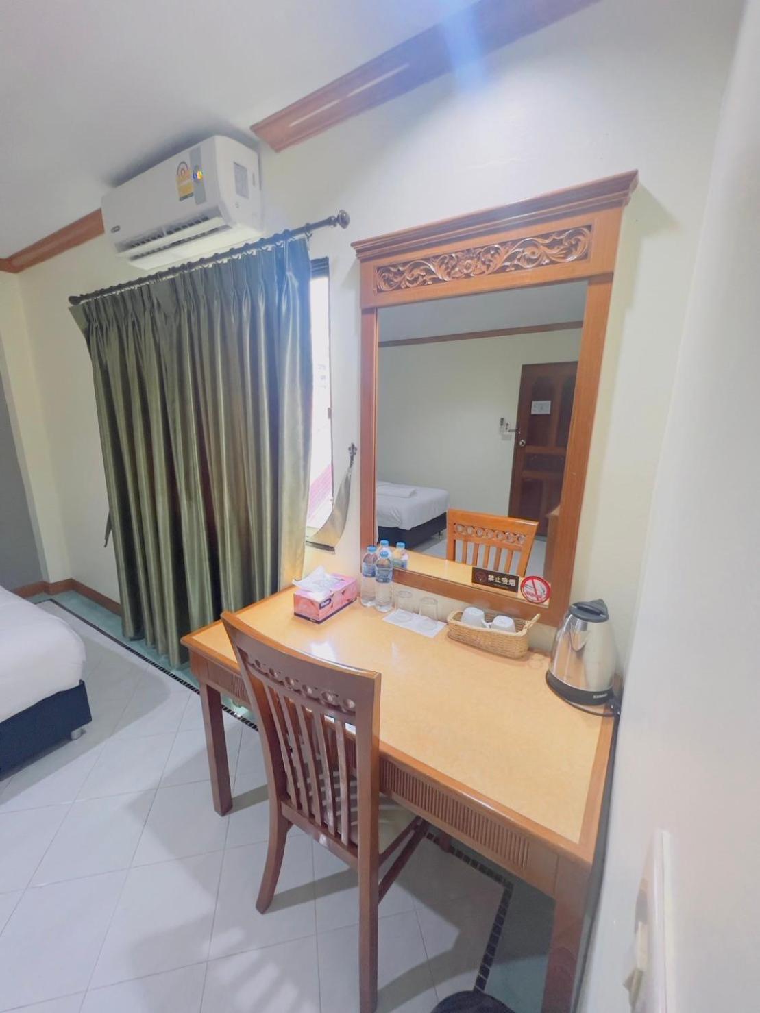 Royal Vista Hotell Patong Eksteriør bilde