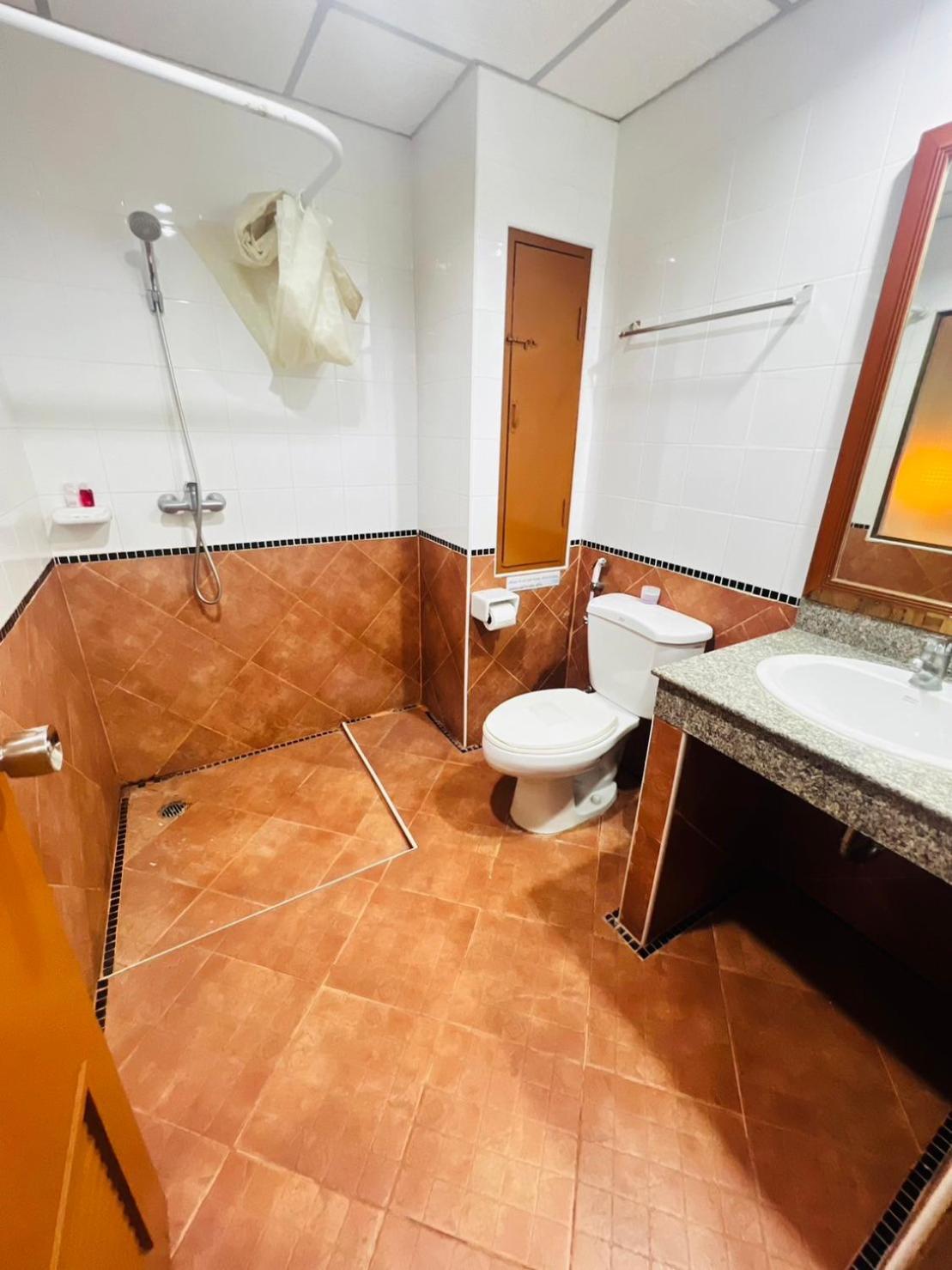 Royal Vista Hotell Patong Eksteriør bilde