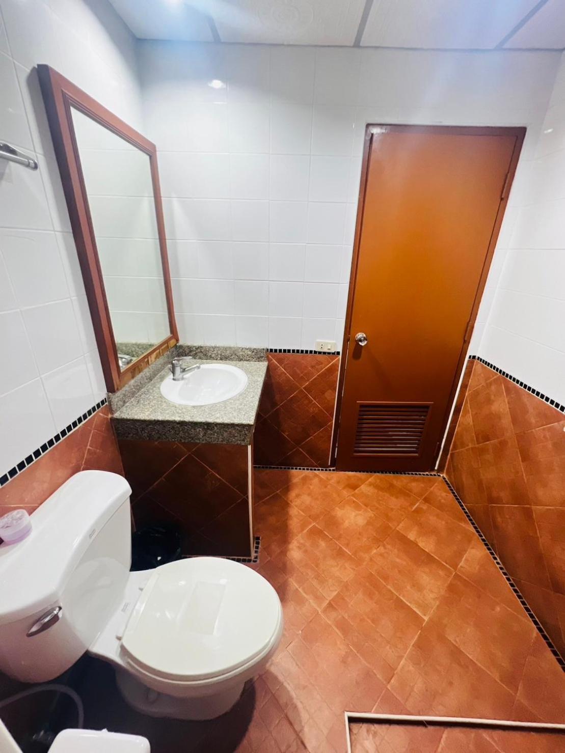 Royal Vista Hotell Patong Eksteriør bilde