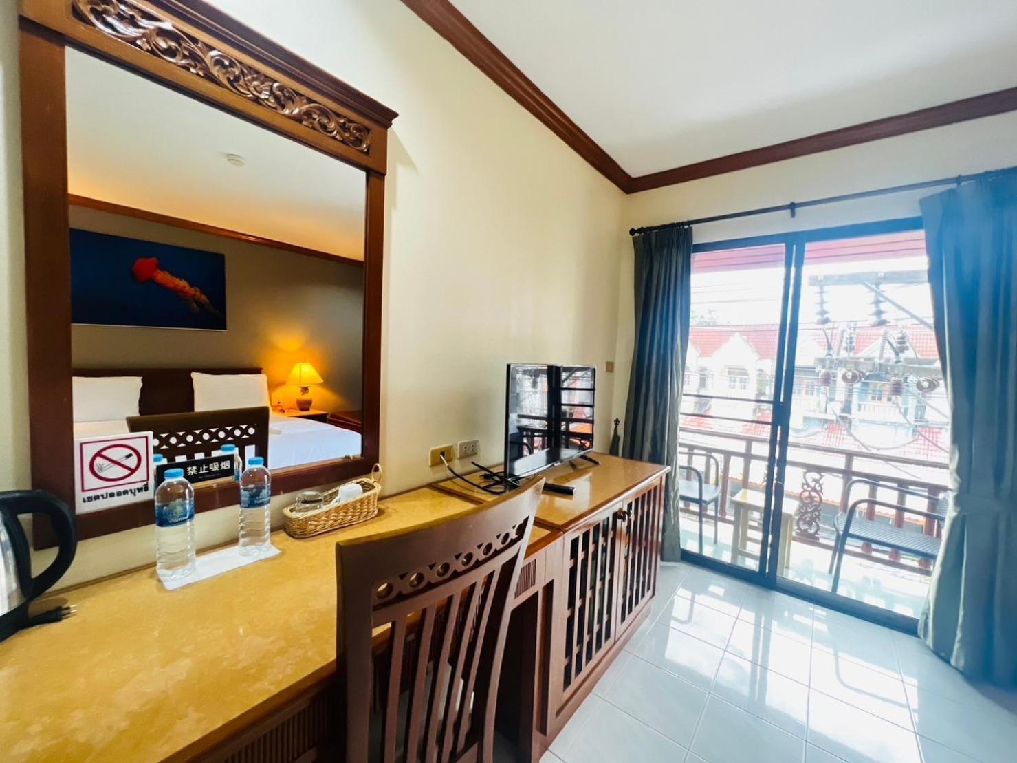 Royal Vista Hotell Patong Eksteriør bilde