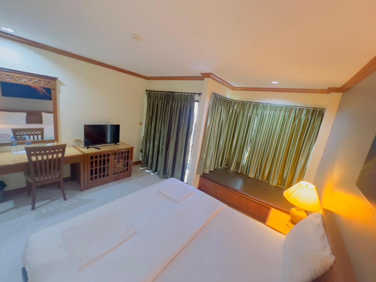 Royal Vista Hotell Patong Eksteriør bilde