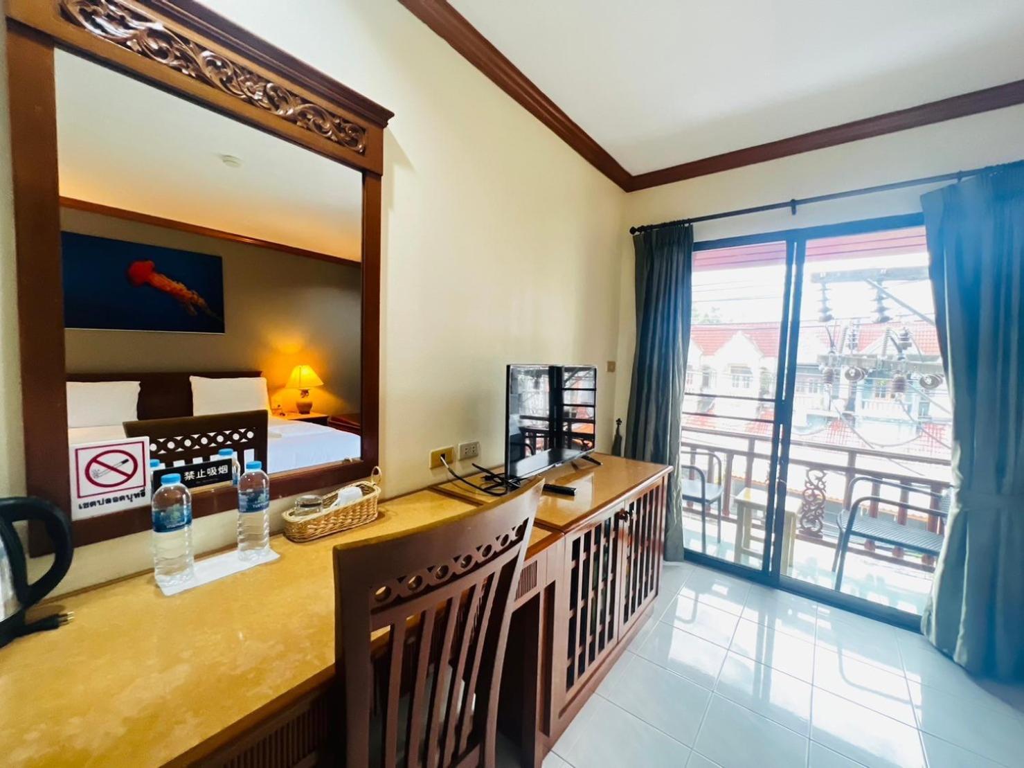 Royal Vista Hotell Patong Eksteriør bilde