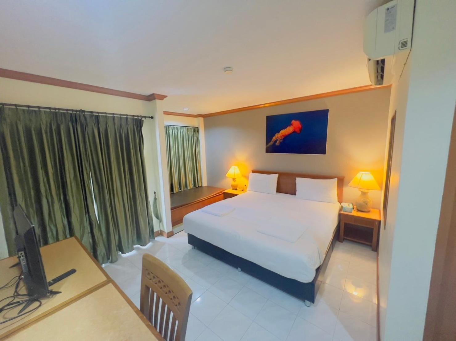 Royal Vista Hotell Patong Eksteriør bilde