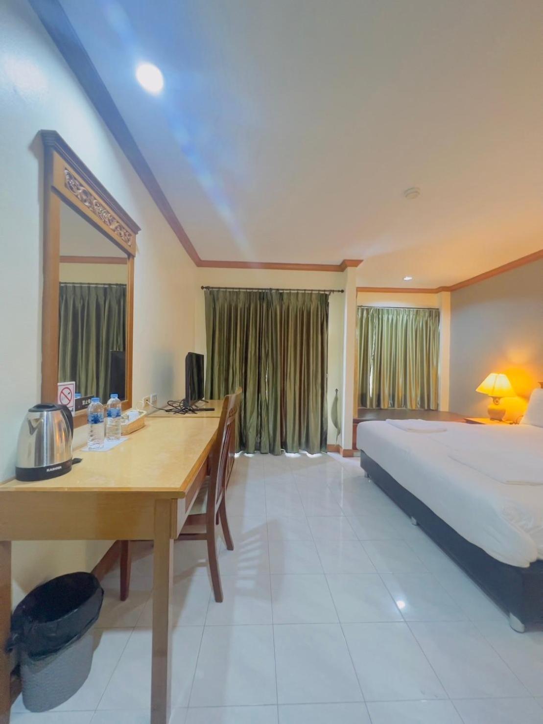 Royal Vista Hotell Patong Eksteriør bilde