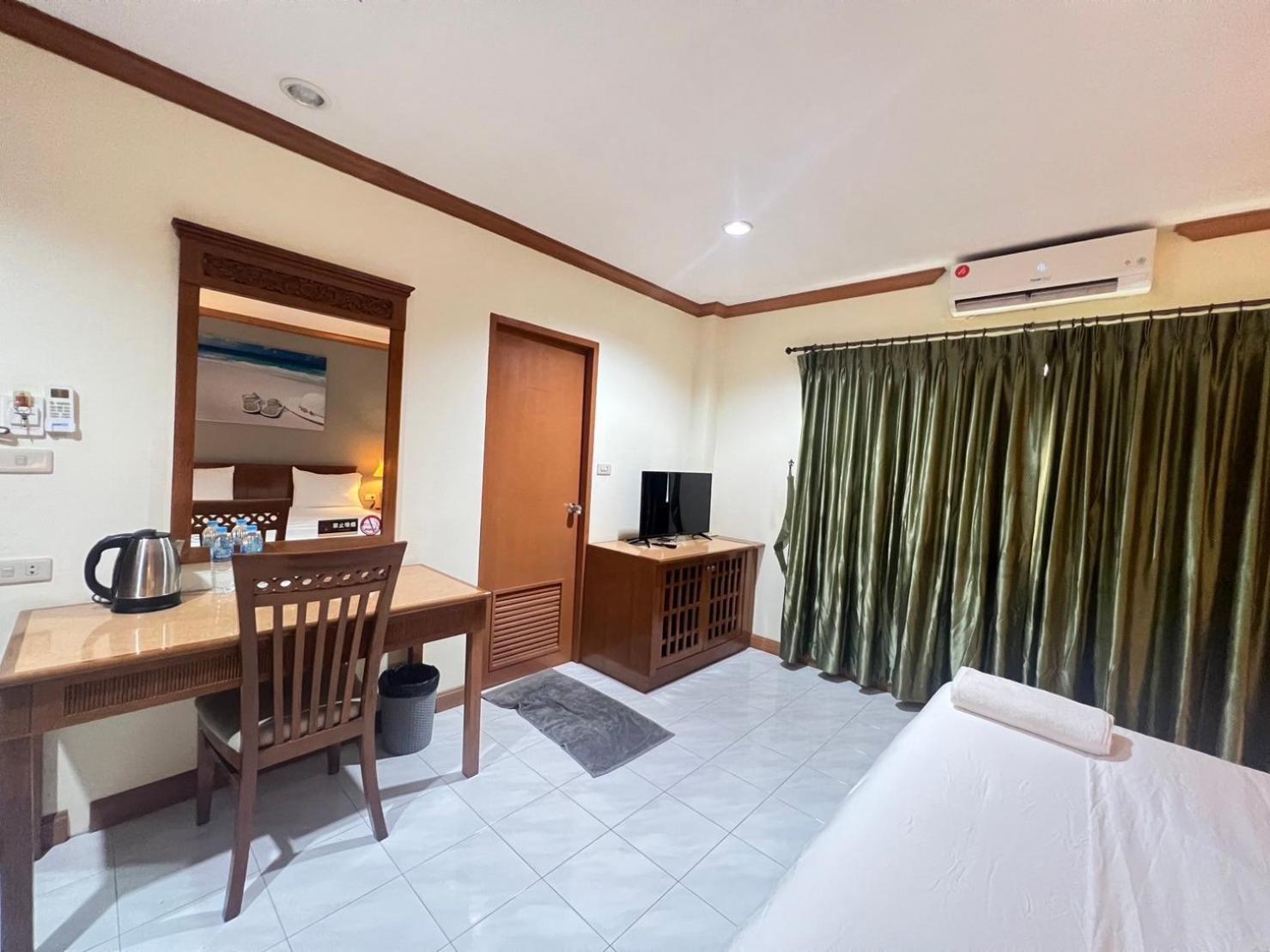 Royal Vista Hotell Patong Eksteriør bilde